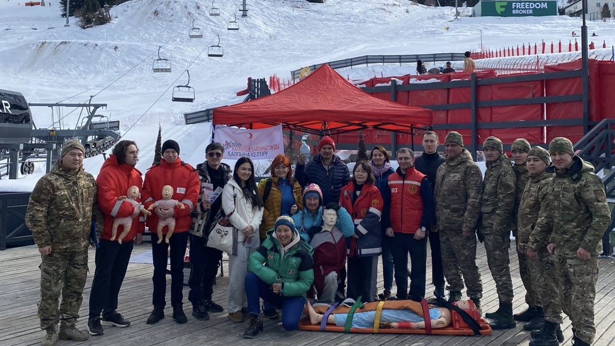 Представители экстренных служб Алматы и альпинисты прошли обучение на Шымбулаке