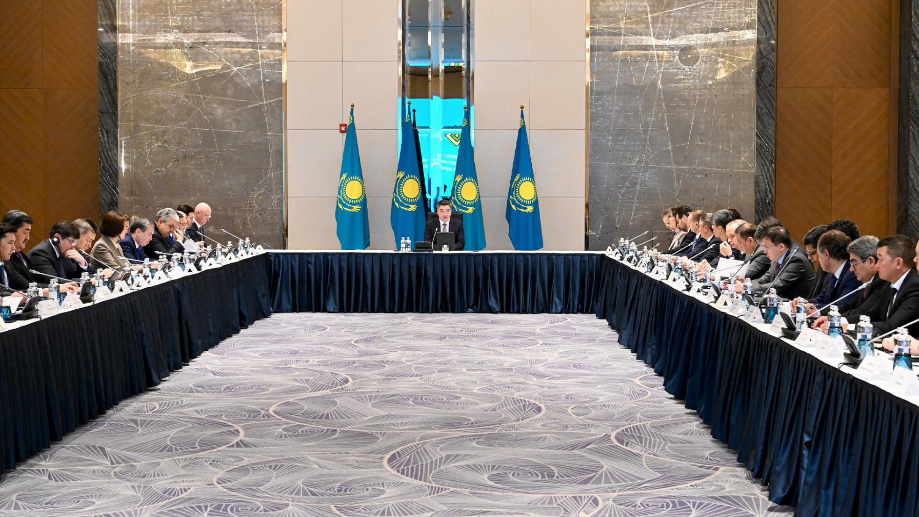 Олжас Бектенов провел промежуточное заседание Совета иностранных инвесторов