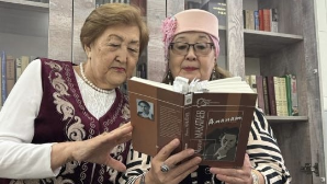 В Астане пенсионеры провели необычный челлендж, посвященный наследию Мукагали