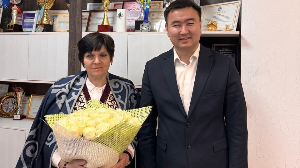 Алматинскую учительницу химии поздравили с попаданием в ТОП-50 Global Teacher Prize