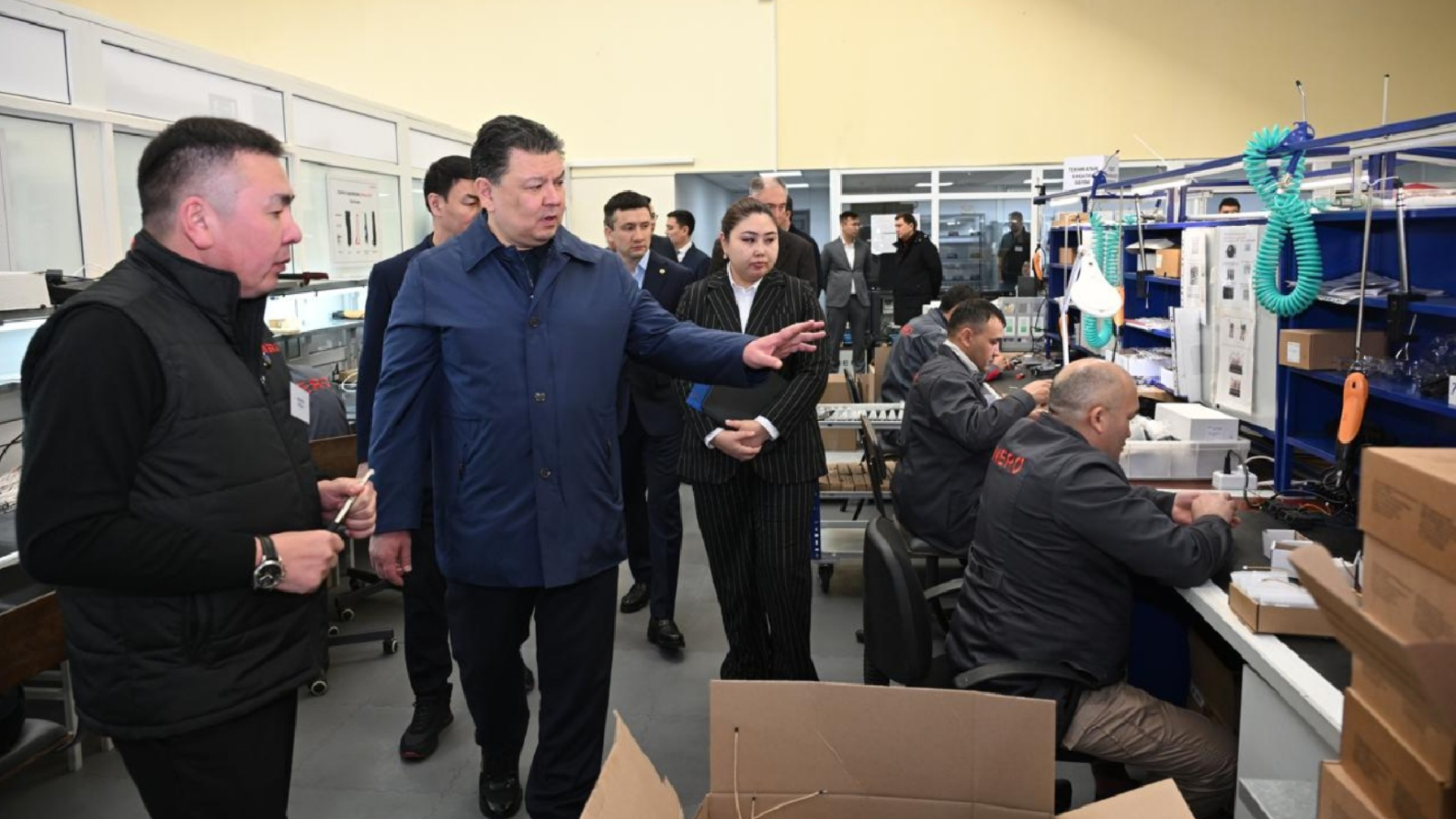 Канат Бозумбаев посетил предприятия по производству приборов учета в Алматы
