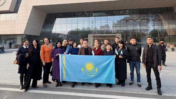 Казахстанские преподаватели завершили международную стажировку по ИИ в Китае 