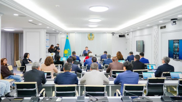 Проект обновленной Конституции Казахстана обсудили депутаты в Астане