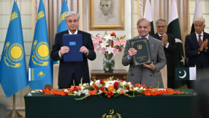 Токаев и Шариф подписали Совместную декларацию об установлении стратегического партнерства между Казахстаном и Пакистаном