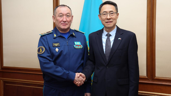 Министр обороны Казахстана встретился с Послом Китая