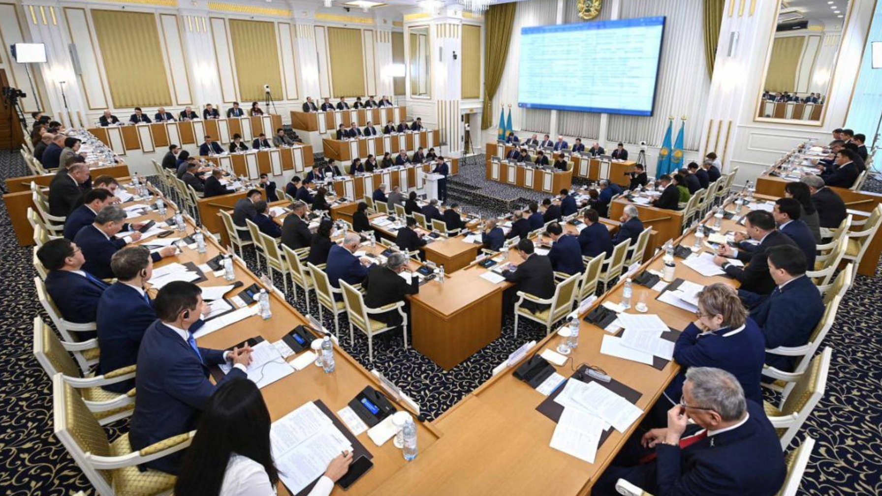 В проекте новой Конституции предложили закрепить разграничение прав гражданина и прав человека