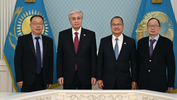 Глава государства принял председателя корпорации Sunwah Group