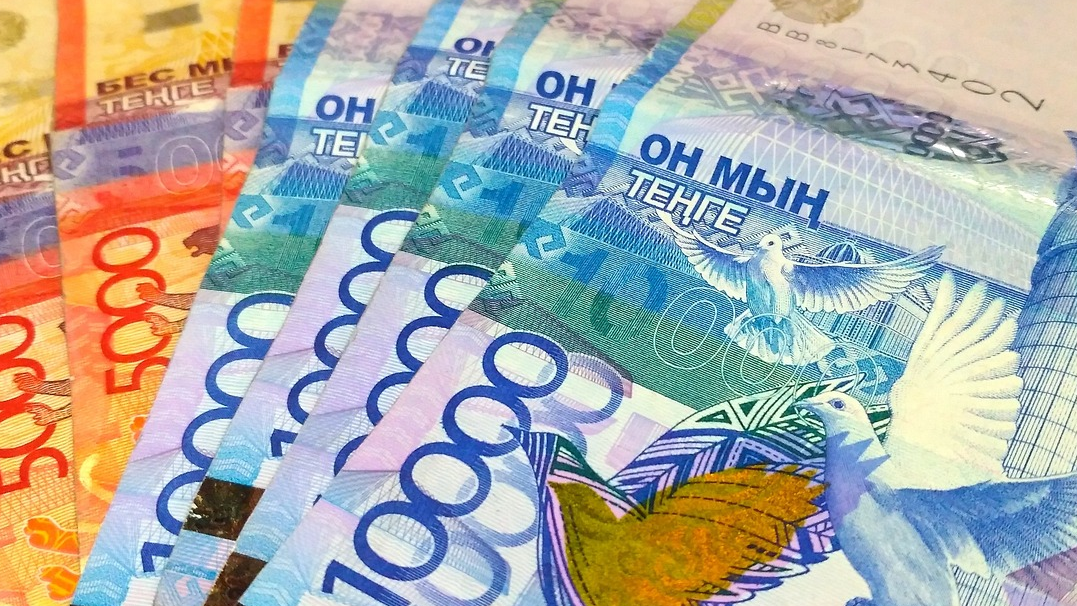 Повышение зарплат и снижение финансовой нагрузки для граждан – Олжас Бектенов доложил Президенту о новых мерах