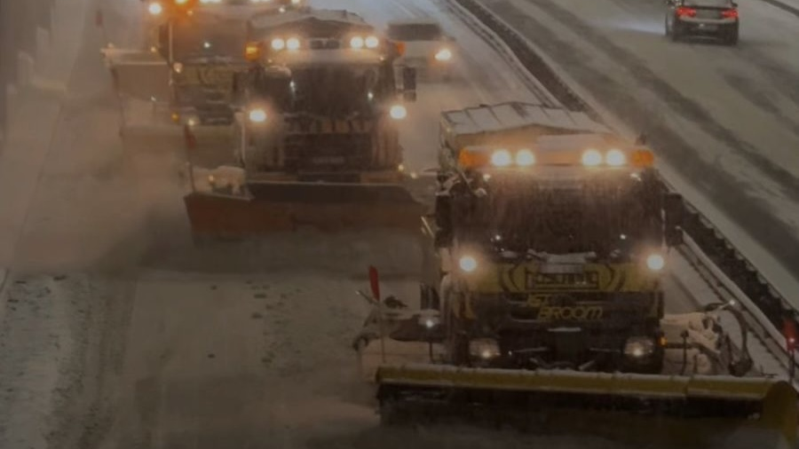 Коммунальные службы Алматы обеспечили безопасное движение в условиях ледяного дождя