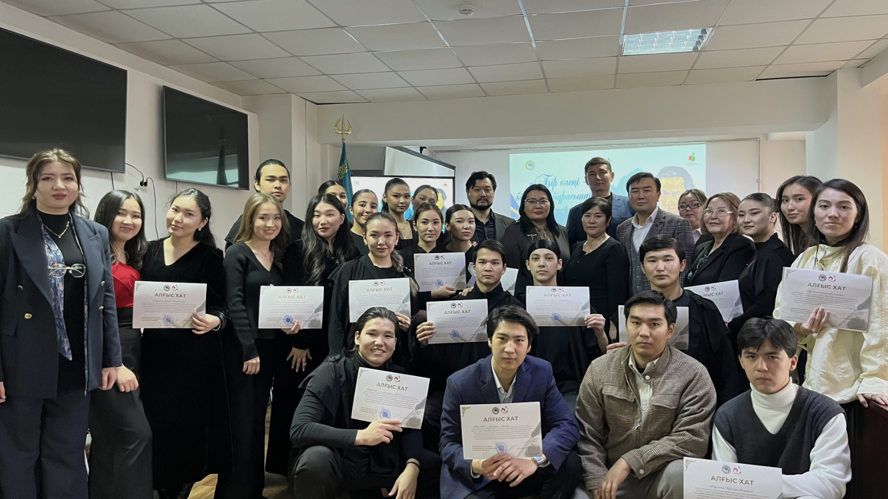 В Алматы прошел литературно-лирический вечер, посвященный 95-летию Мукагали Макатаева