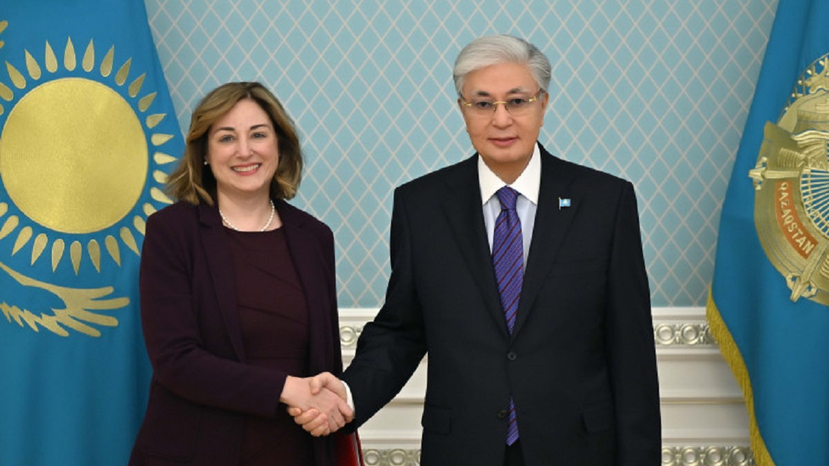 Токаев принял посла США Джули Стаффт