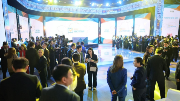 Излишне быстрое принятие новой Конституции без проведения публичных обсуждений