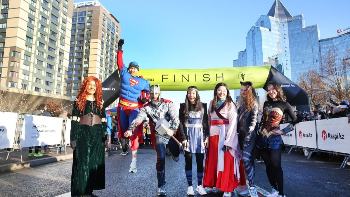Участники из 22 стран открыли беговой сезон в Алматы