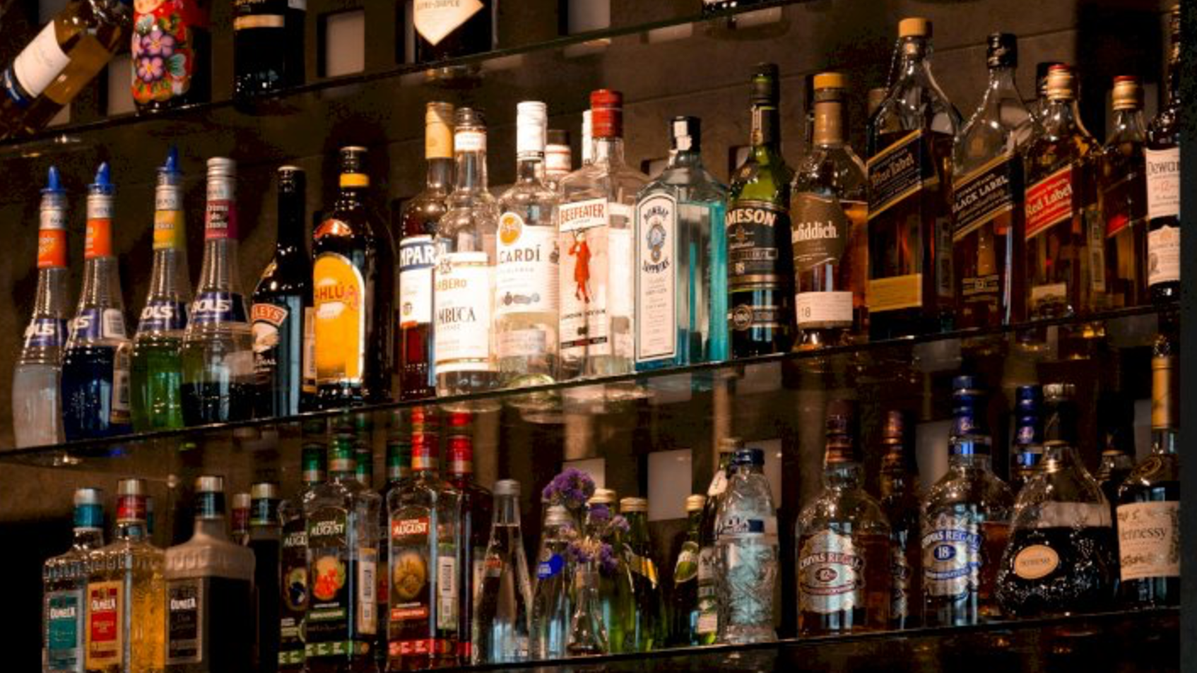 Незаконную реализацию алкоголя пресекли полицейские в Уральске