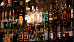 Незаконную реализацию алкоголя пресекли полицейские в Уральске