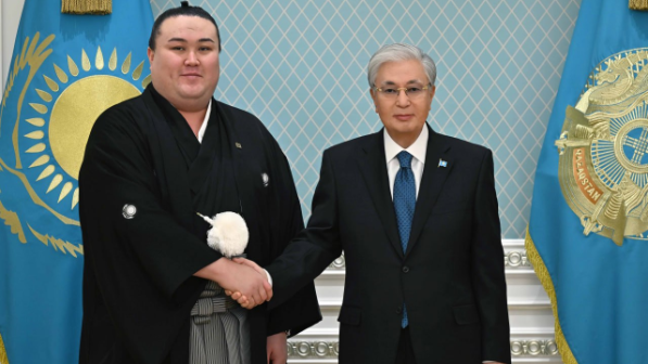 Глава государства принял профессионального борца сумо Ерсина Балтагула