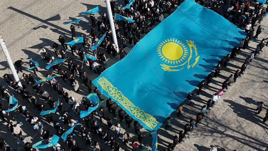 В Алматы прошел масштабный патриотический флешмоб