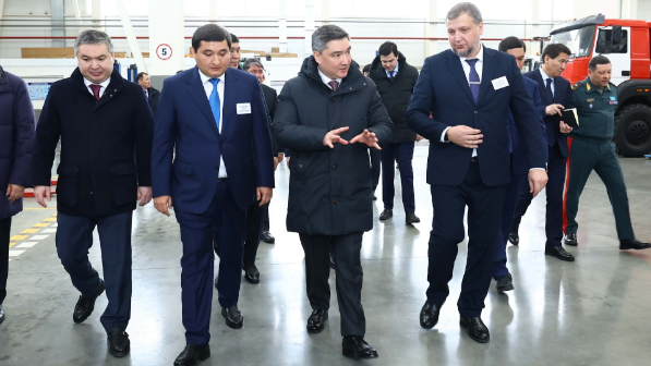 Олжас Бектенов ознакомился с развитием промышленности и цифровой инфраструктуры Астаны