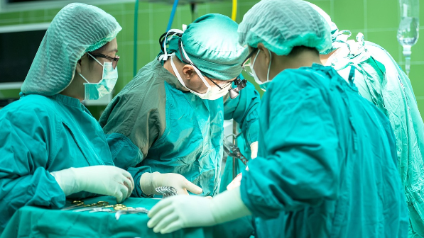 В Акмолинской области врачи спасли мужчину, попавшего под трактор 