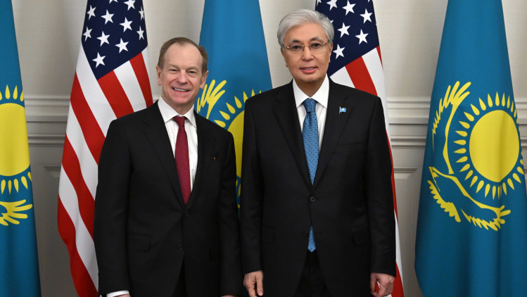 Глава государства принял исполнительного вице-президента Boeing Джеффа Шокки