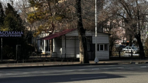 В Алматы снесли очередной незаконный объект