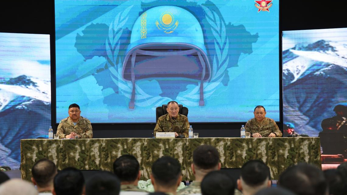 В Алматы министр обороны проверил готовность миротворцев к миссии на Голанские высоты