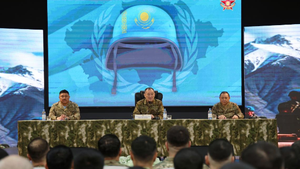 В Алматы министр обороны проверил готовность миротворцев к миссии на Голанские высоты