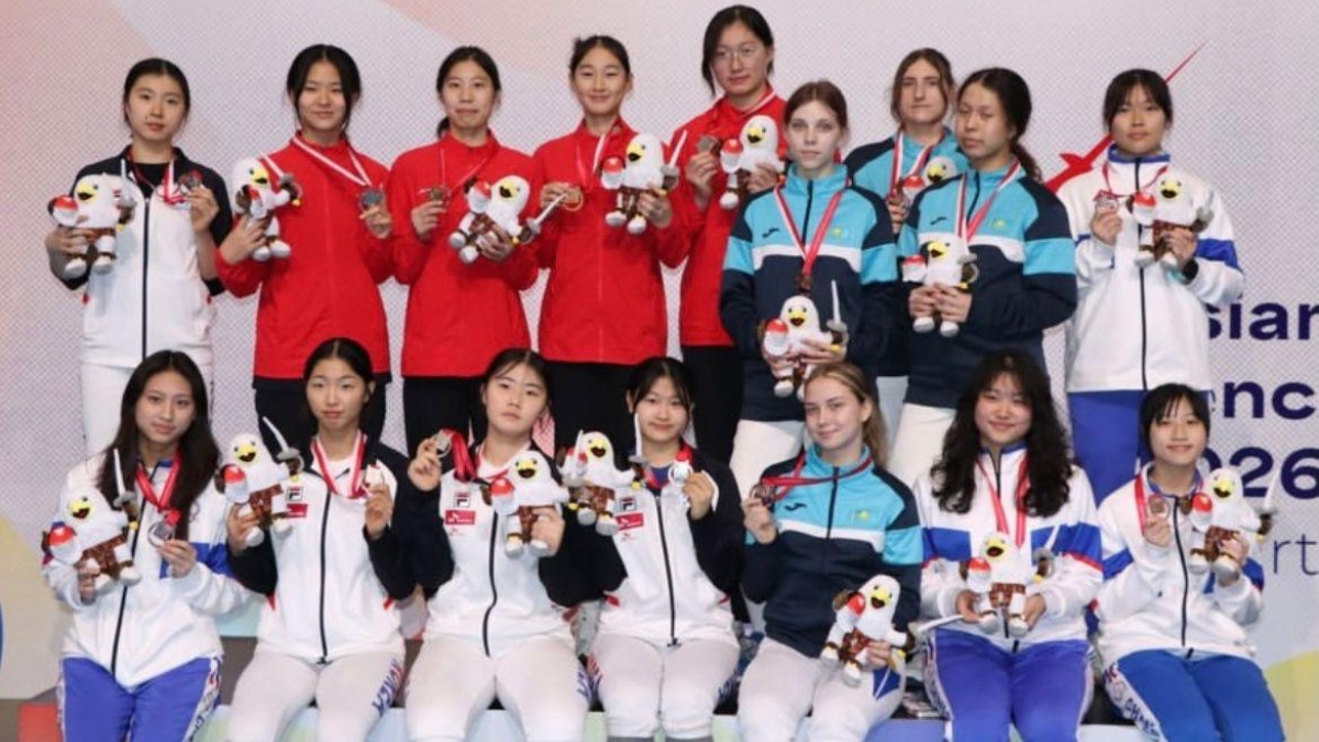 Алматинские шпажистки завоевали бронзу чемпионата Азии среди юниоров и кадетов