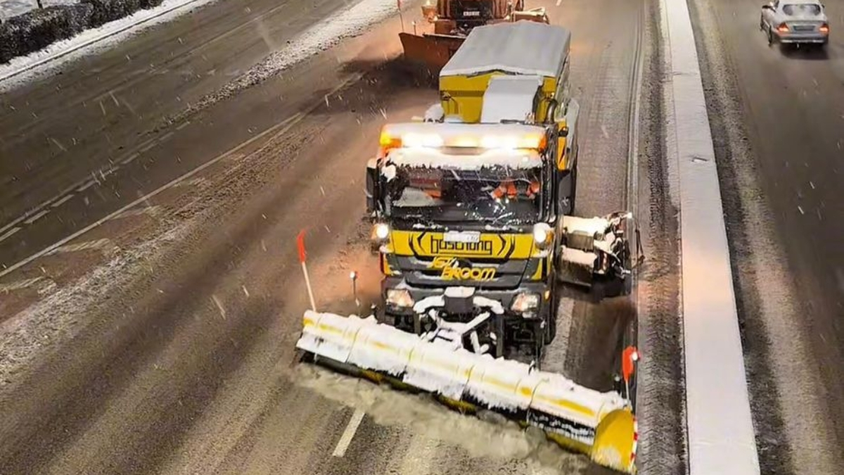 Уборка снега в Алматы ведется круглосуточно