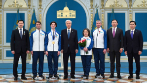 Глава государства наградил чемпиона ХХV зимних Олимпийских игр Михаила Шайдорова