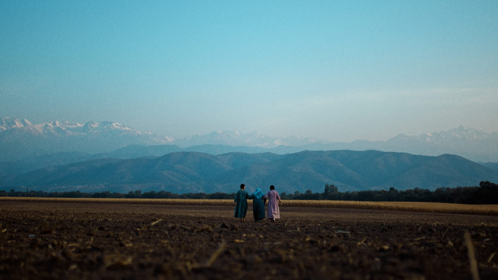 Документальный фильм «Пряники для ее отца, моего прадеда, ее деда» выходит в прокат в Казахстане