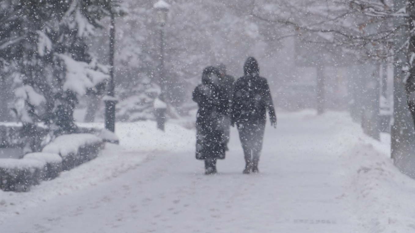 В Астане младшие и средние классы первой смены перевели на дистанционку из-за ухудшения погоды