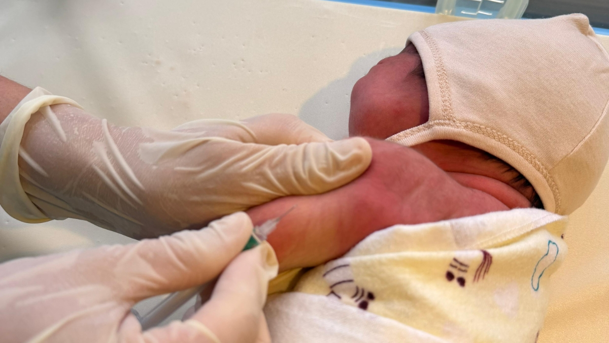 Врач объяснила, почему важно получить прививку БЦЖ в роддоме, а не после