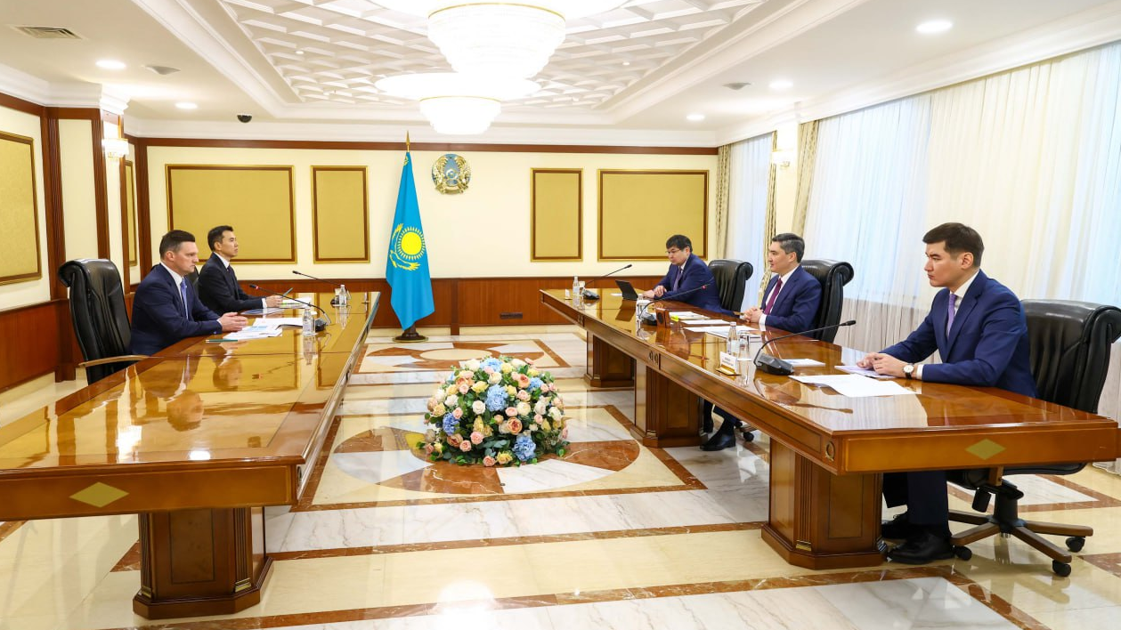 Олжас Бектенов обсудил с главой ЕАБР Николаем Подгузовым вопросы реализации совместных проектов 