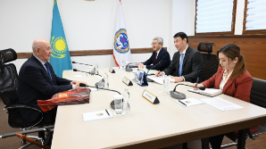Аким Алматы Дархан Сатыбалды провел личный прием граждан