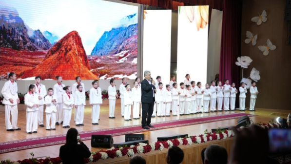 В Алматы прошел праздничный концерт «Алғыс айтар ұрпақ бар», посвященный ветеранам педагогики