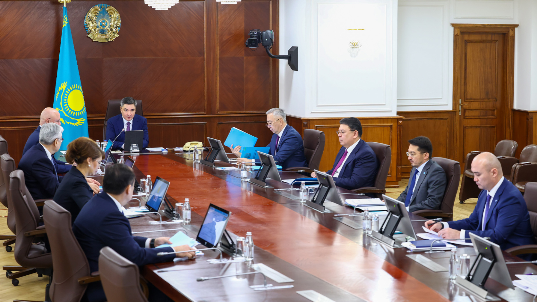 В Правительстве обсудили реализацию поручений Президента по развитию автодорог и межрегиональной сети