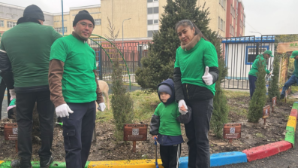 «Таза Қазақстан»: именные деревья высадили дети с родителями в Алматы