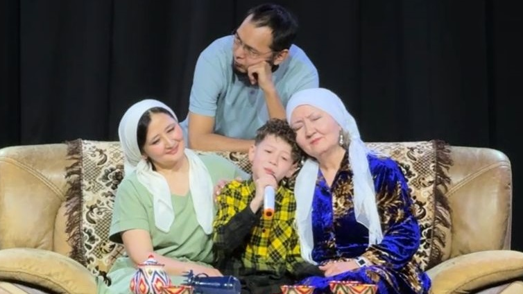 В Алматы состоялась премьера спектакля «Әже» 