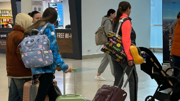 В аэропорту Алматы встретили казахстанцев, эвакуированных из Омана