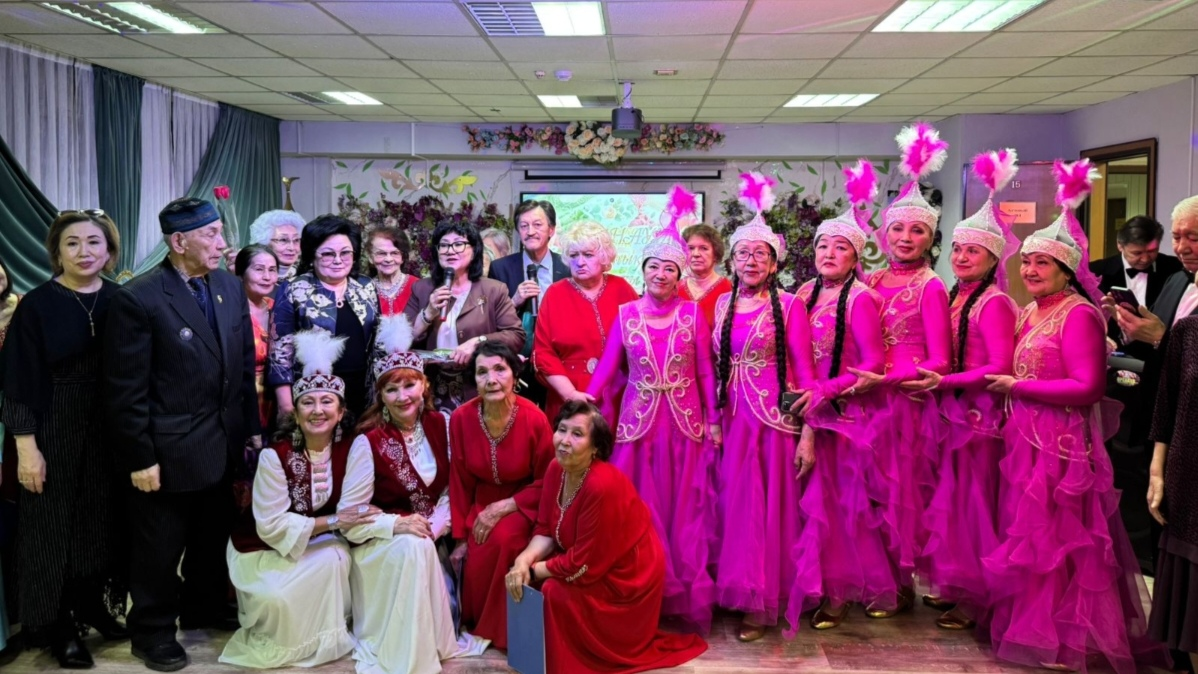 В Бостандыкском отделении Центра активного долголетия отметили Международный женский день