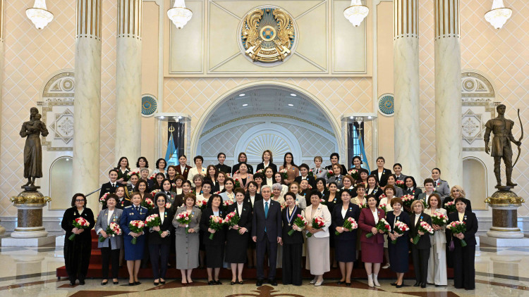 Глава государства выступил на торжественном мероприятии, посвященном Международному женскому дню