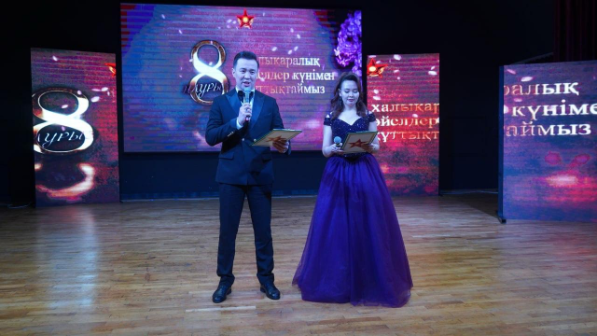 «Уркер», «Лебединое озеро» и танцы: в Алматы поздравили женщин-военнослужащих с 8 Марта