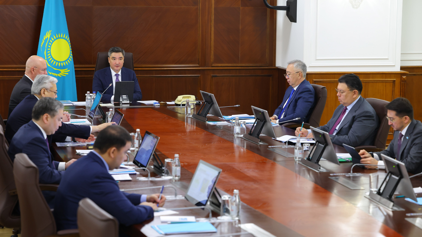 185 тыс. семей улучшили жилищные условия: Олжас Бектенов поручил ускорить цифровизацию строительства