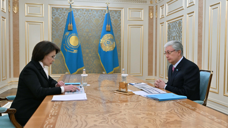Глава государства принял министра здравоохранения Акмарал Альназарову