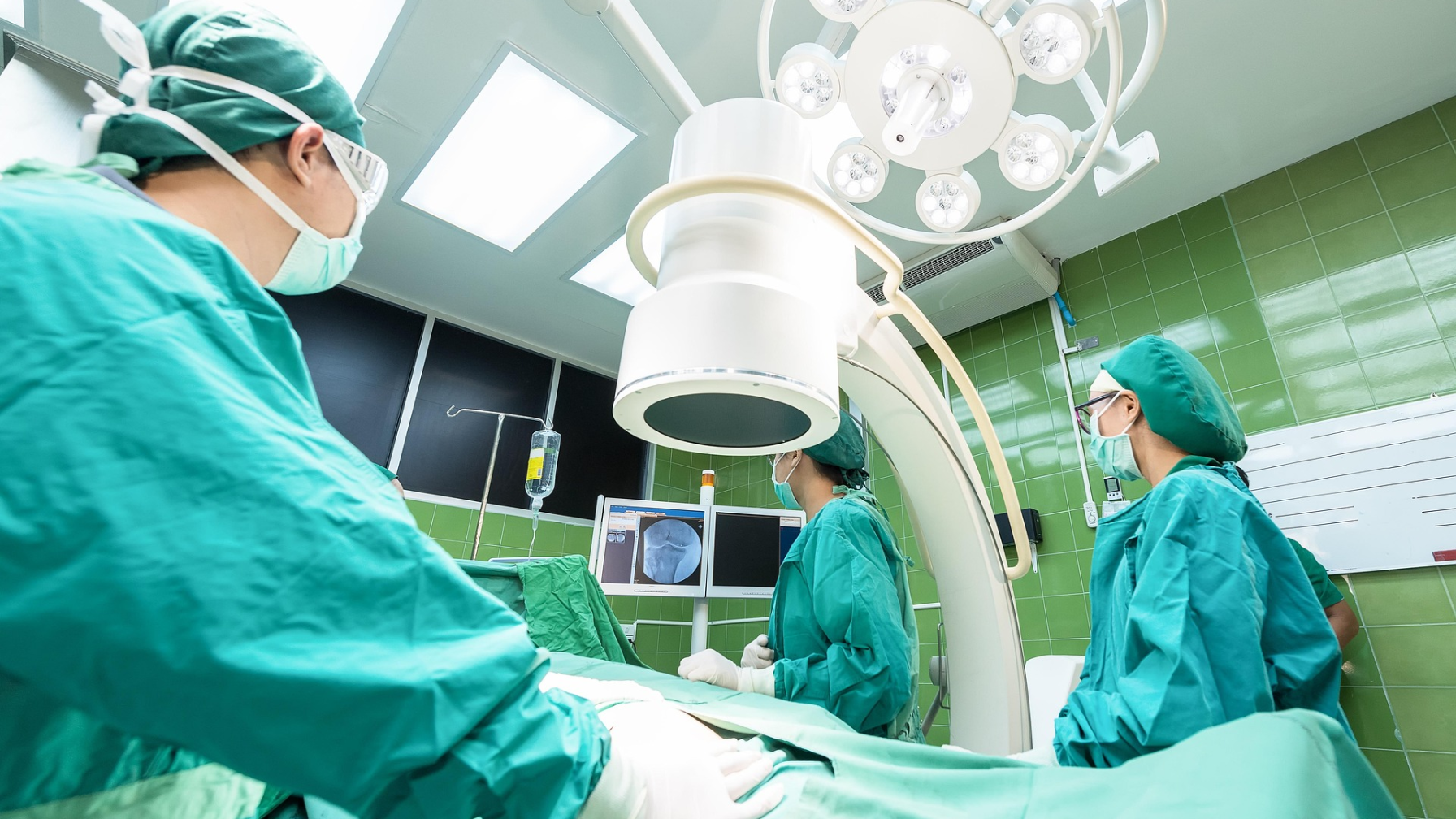 В Алматы провели 9 уникальных операций детям с патологиями конечностей