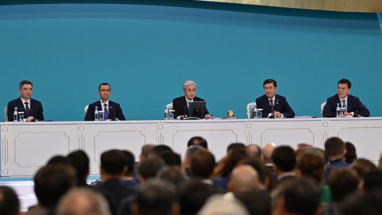 Глава государства выступил на ІІІ республиканском форуме депутатов маслихатов всех уровней