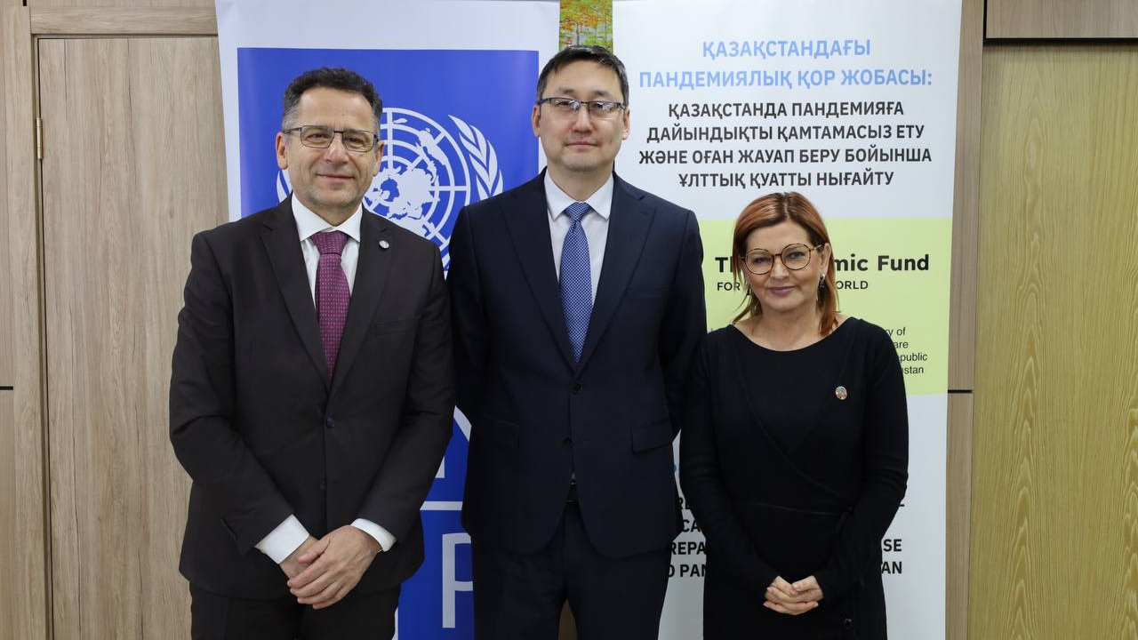 При поддержке ПРООН Казахстану передали 30 спецавтомобилей для лабораторий