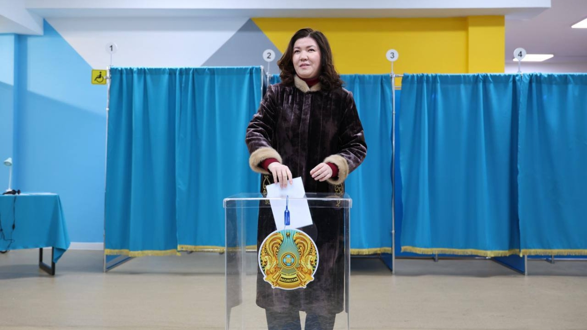 Министр просвещения Жулдыз Сулейменова проголосовала на референдуме