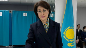 Акмарал Альназарова проголосовала на референдуме